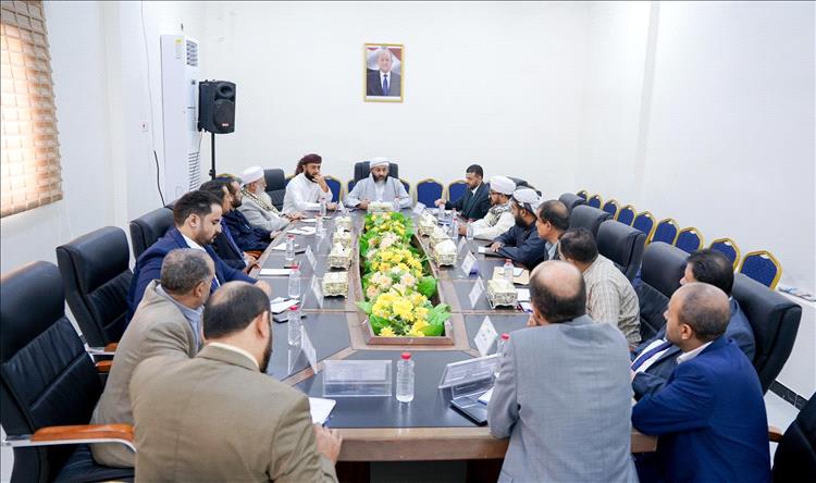 وزير الأوقاف والإرشاد يترأس اجتماعًا لمناقشة خطط الوزارة للعام القادم وتعزيز الأداء