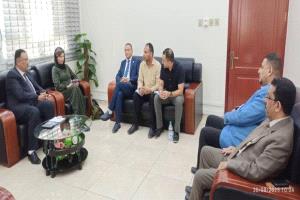 رئيس مصلحة الجمارك يبحث مع ممثل منظمة العمل من أجل مكافحة الجوع تسهيل دخول المساعدات إلى اليمن