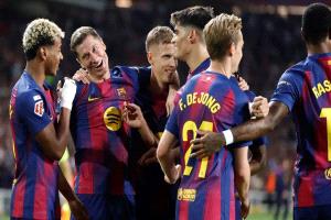 برشلونة يخطط لتأجيل عودته إلى كامب نو