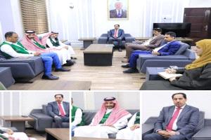 وزارة الشباب والرياضة والبرنامج السعودي يناقشان إعادة تأهيل ملعب 22 مايو بعدن