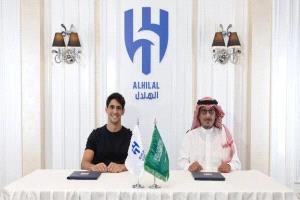 الهلال يبقي حارسه المغربي بونو حتى 2028