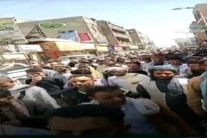 آلاف المواطنين في التربة يخرجون في تظاهرة للمطالبة بالعدالة في قضية مقتل المحامي عبدالرحمن النجاشي