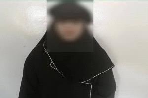 أمن العاصمة عدن يُلقي القبض على امرأة متهمة بسرقة مجوهرات الطالبات بالمدارس الأهلية.