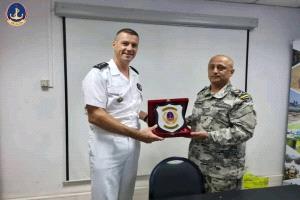 رئيس مصلحة خفر السواحل اليمنية يزور قوة الاتحاد الأوروبي – عملية أسبيدس ويبحث آفاق التعاون مع الشركاء الإقليميين الفاعلين