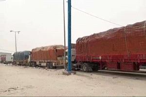 مناشدات بوقف الجبايات غير القانونية على الشاحنات في المهرة
