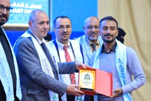 وكيل أول محافظة تعز يكرم الطلاب الأوائل في جامعة العلوم والتكنولوجيا