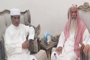 عضو مجلس القيادة الرئاسي البحسني يطمئن على الحالة الصحية للحكم النهدي والشيخ باوزير