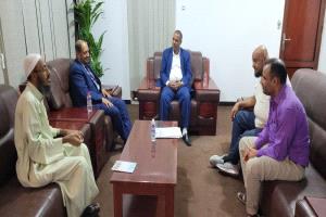 الوزير الزعوري يبحث مع وفد بيت الزكاة الكويتي توسيع المشاريع الإنسانية والخدمية
