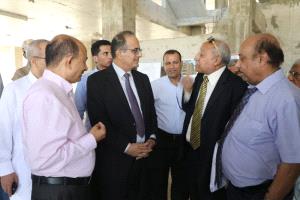 وزير الصحة يطلع على سير الأعمال الإنشائية بمستشفى الأمل للأورام في عدن