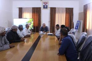 مناقشة مشروع الطاقة الشمسية لحقل موشح بشبام مع مؤسسة صلة التنموية