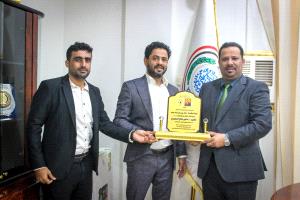 رئيس نادي الجلاء يكرم المدير العام التنفيذي للمؤسسة الاقتصادية