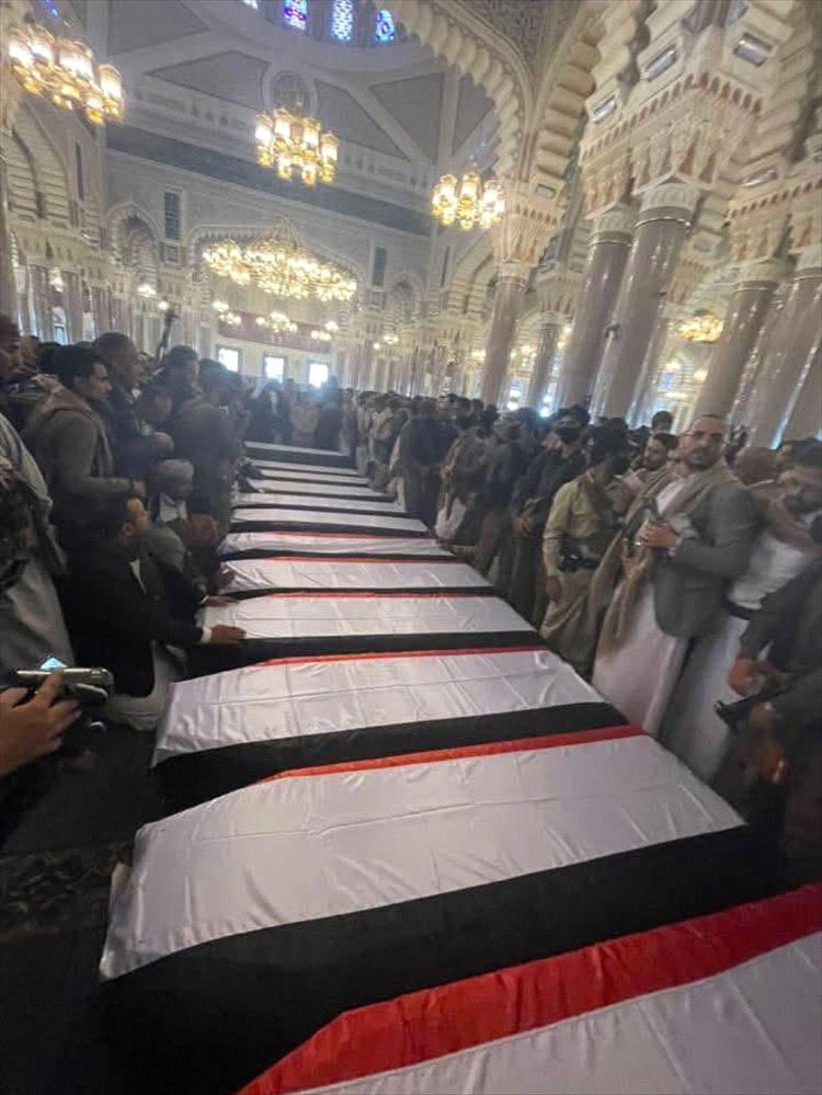 الحوثيون يشيّعون قتلى وزرائهم في صنعاء بغياب قيادات الصف الأول