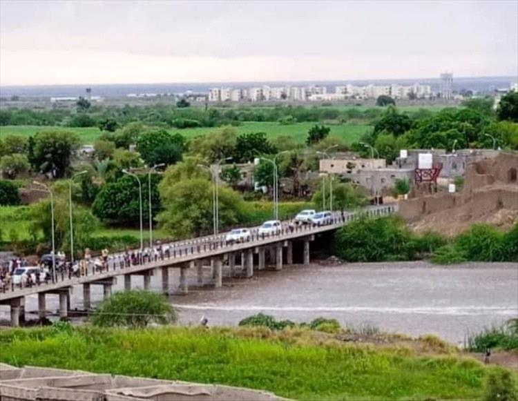 جسر العرائس بلحج... من منقذ في الماضي الى مهدد في الحاضر !!