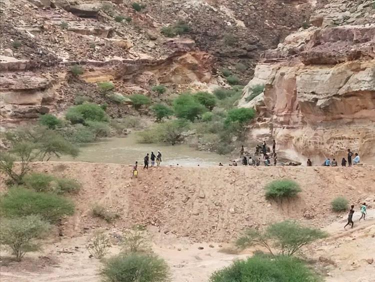 مهاجر أفريقي يفقد حياته غرقاً في شبوة