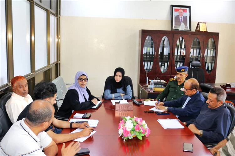 اجتماع بتعز يقر تنفيذ حملة ميدانية لإغلاق شركات الأدوية والصيدليات المخالفة