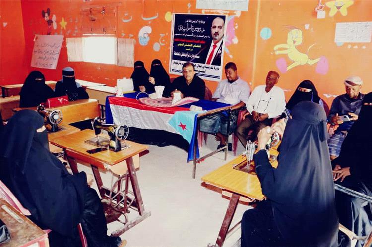 انتقالي أبين يدشن دورة تدريبية في مجال الخياطة للنساء والناشطات المجتمعيات بمركز سواحل بزنجبار