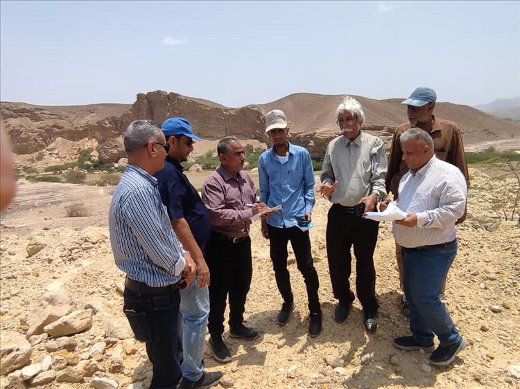 فريق مشترك من وزارتي الزراعة والأسماك والمياة والبيئة وزراعة حضرموت ومنظمة "الفاو" ينفذون نزول ميداني إلى وادي حجر بحضرموت