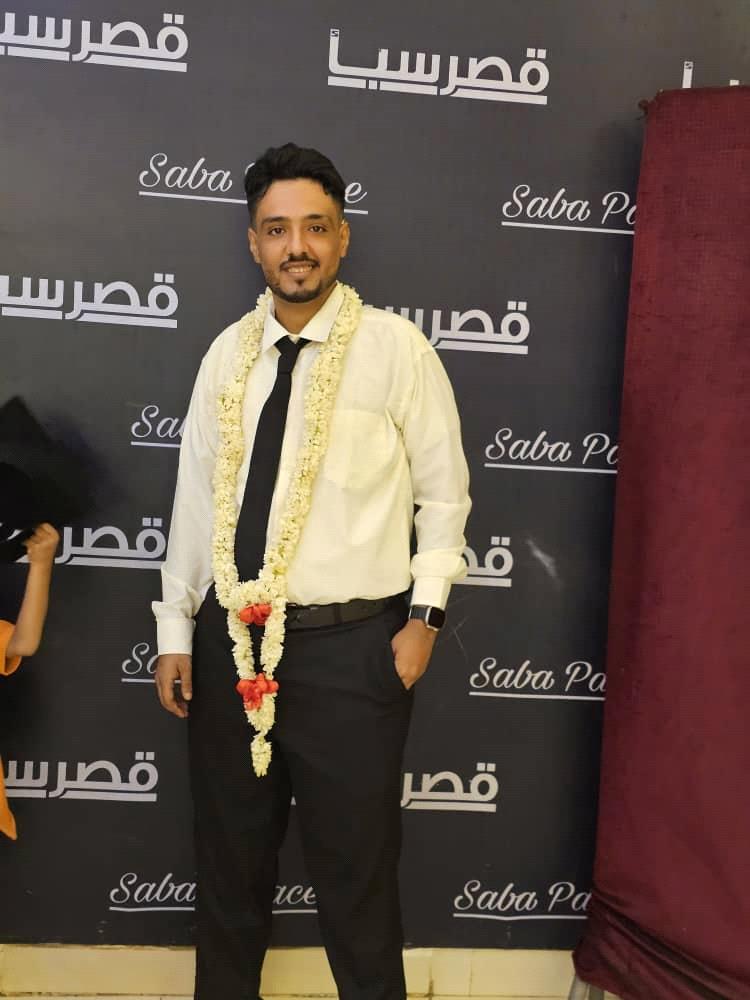 مبروك التخرج لوهب زكريا حسين علوي غرامه من كلية اللغات – جامعة عدن