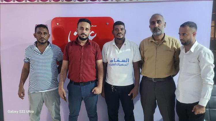 متعاقدو مستشفى الجمهورية بعدن يطالبون بالتوظيف الرسمي ويناشدون وزير المالية تنفيذ الحكم القضائي