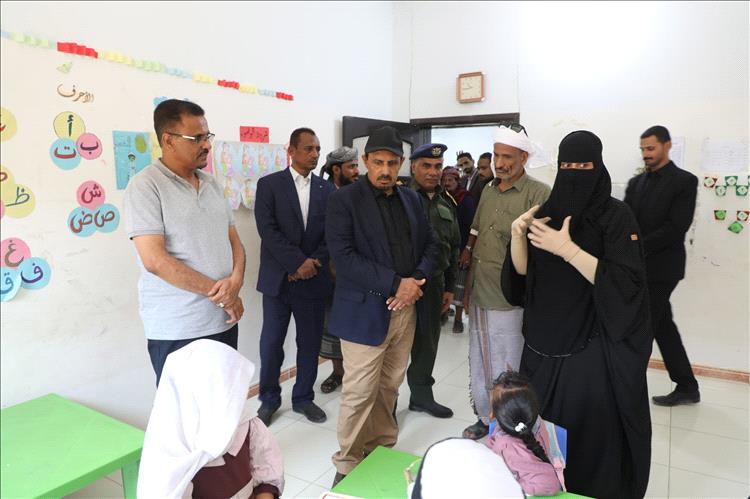 محافظ حضرموت يزور مركز البسمة لذوي الاحتياجات الخاصة بمنطقة الريدة