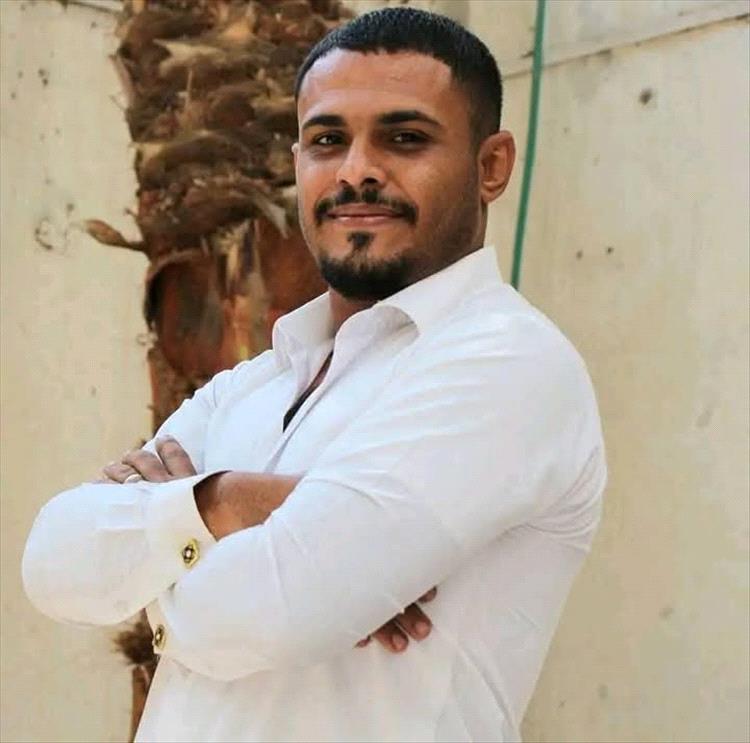 شاب يطلب ماء.. والأهالي يتضامنون معه