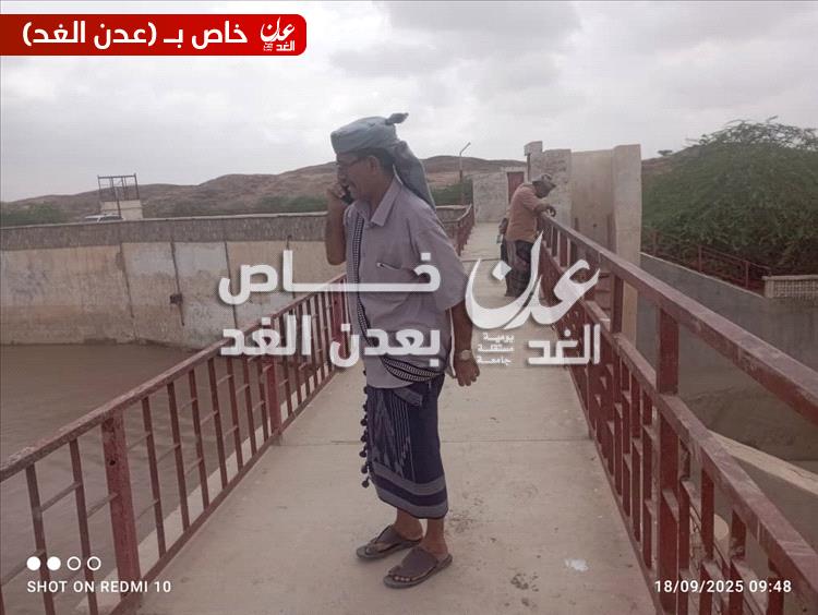 مدير عام أحور ومديرا الزراعة ووحدة الري يتفقدون بوابات سد فؤاد