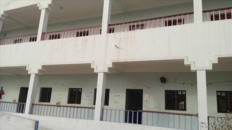 مدرسة البنات للتعليم الأساسي والثانوي بجول الريدة بميفعة تناشد محافظ شبوة والمنظمات بتطوير منظومة الطاقة البديلة بالمدرسة