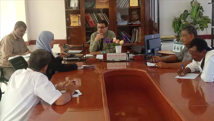 مدير عام صحة لحج يناقش مع منظمة الصليب الأحمر الدولي تدخلاتها بالمحافظة