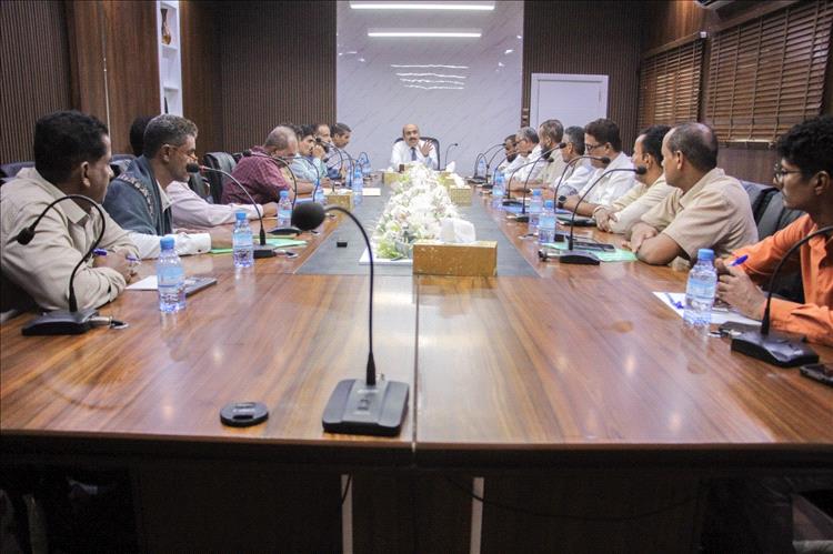 باعباد يناقش مستجدات الأوضاع التربوية والتعليمية بمديريات المحافظة