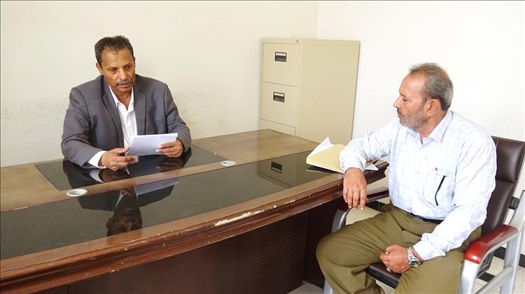 محافظة أبين يؤكد على أهمية تأهيل المرافق الصحية بمديرية رصد والمديريات الأخرى