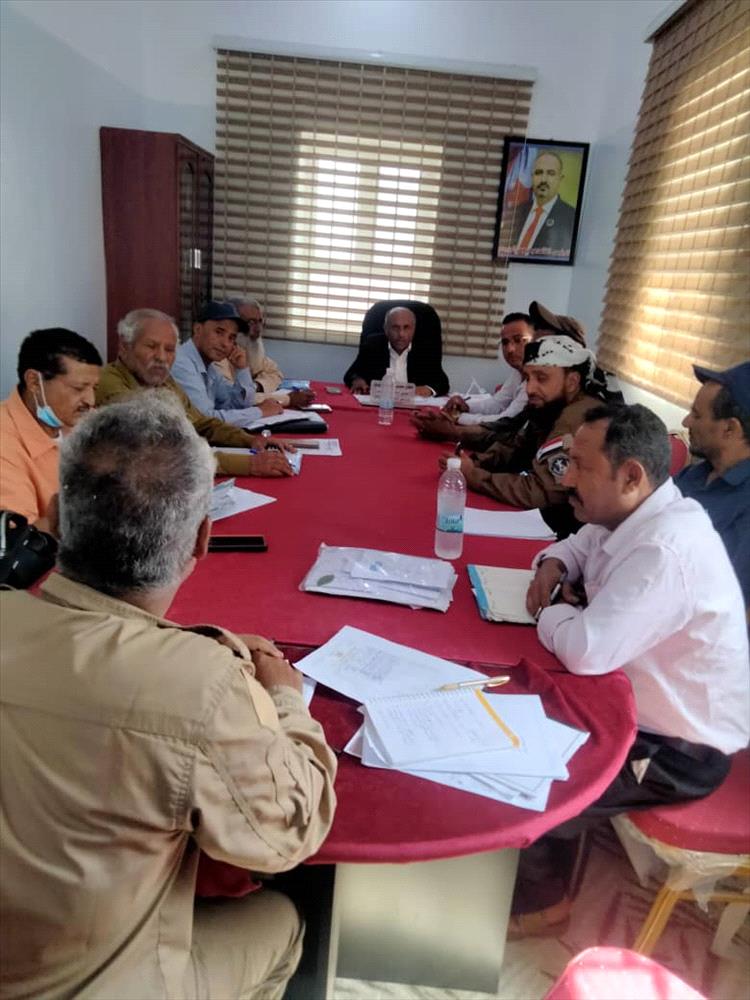 المكتب التنفيذي بمديرية الحصين يعقد اجتماعاً برئاسة الحريري لمناقشة تقارير الربع الثالث وتفعيل الايرادات