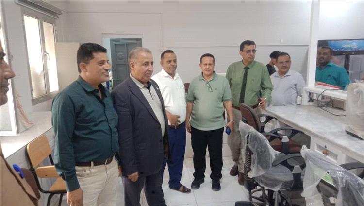 مدير عام مكتب الصحة بلحج يضع فريق التوجيه الرقابي الرئاسي أمام جملة من القضايا والاحتياجات الصحية