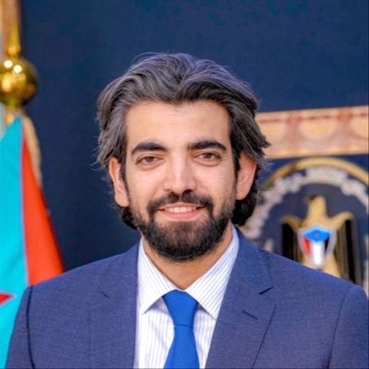 ممثل المجلس الانتقالي للشؤون الخارجية يعلق على نشاط حزب الإصلاح في حضرموت ويصفه بالتدخل الأجنبي
