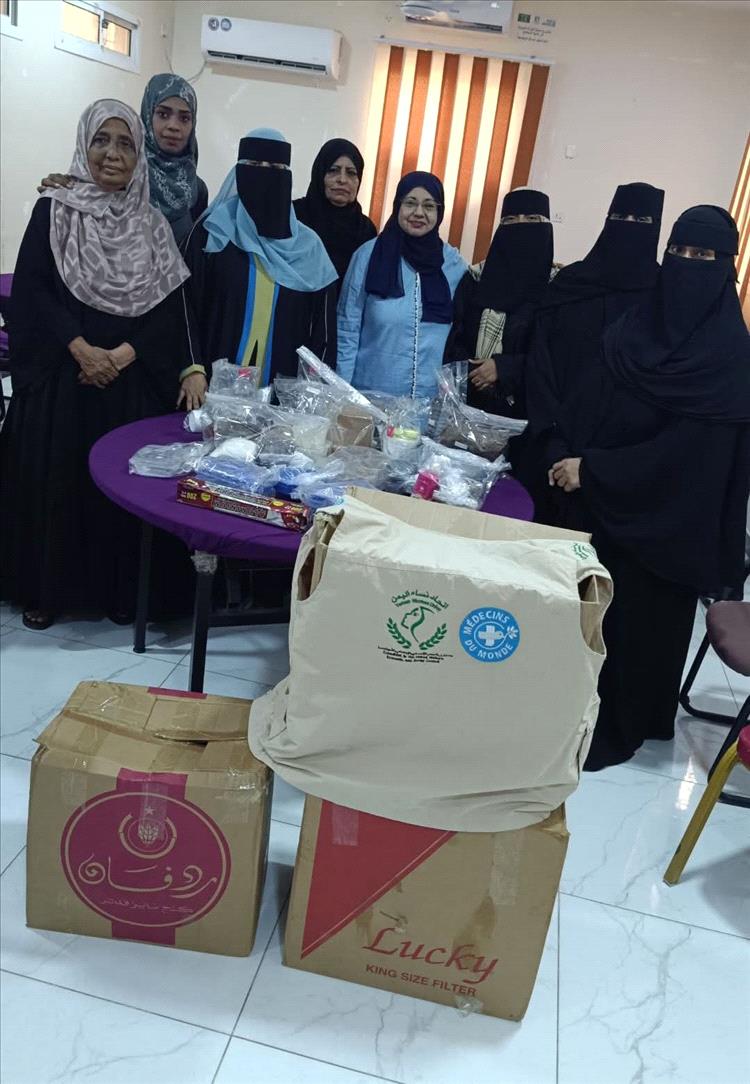 تسليم أدوات بخور للنساء الفقيرات بعدن بدعم من منظمة أطباء العالم
