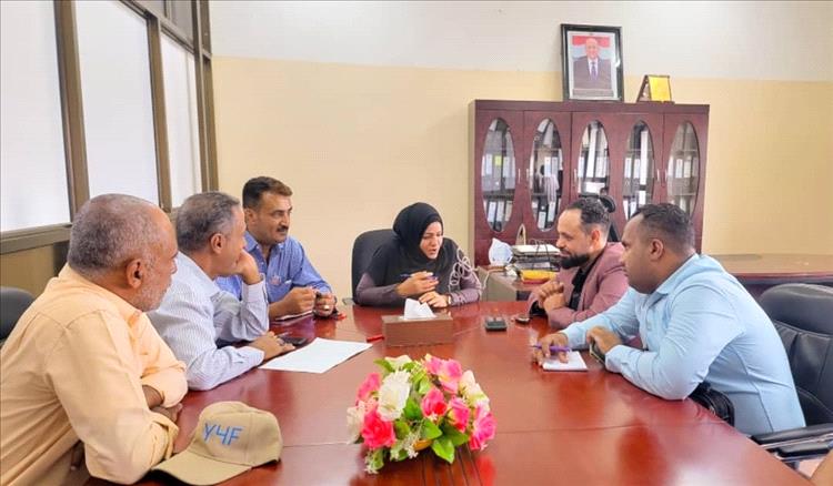 تعز.. مناقشة آلية زراعة 5000 شجرة في شوارع المدينة