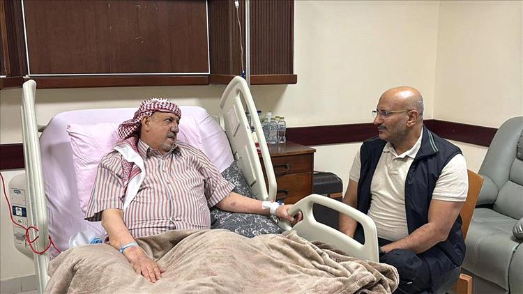 رئيس مجلس النواب يشكر نائب رئيس مجلس القيادة الرئاسي طارق صالح على زيارته له في المستشفى