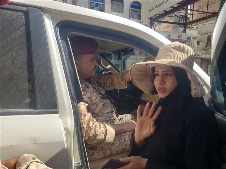 بعد الاتفاق مع الدكتورة إيلان .. محور الجبهة الشرقية بتعز يسلمون ايرادات النظافة والتحسين