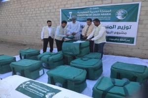 الوكيل المساعد هشام السعيدي يدشن توزيع مساعدات إيوائية طارئة بمديريات سيئون وحورة ووادي العين