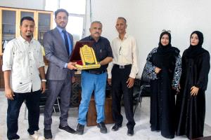 تكريم الاستاذ محمد الشكلية تقديراً لجهوده