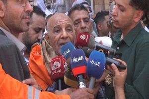 بالفيديو.. كلمة مؤثر من وسط حشود المتظاهرين لوالد (افتهان المشهري)