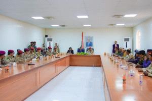 بحضور وزير الدفاع.. محافظ شبوة يستعرض الإنجازات الأمنية والعسكرية