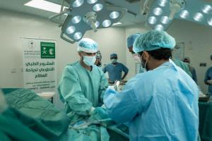مركز الملك سلمان للإغاثة ينفذ المشروع الطبي التطوعي لجراحة العظام في محافظة عدن