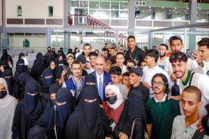 الزُبيدي يودّع طلاب المنحة الدراسية الإماراتية إلى أبوظبي ويحثهم على التميز العلمي