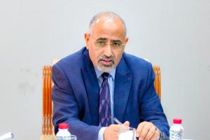 الزُبيدي: تشغيل مصافي عدن يمثل أولوية وطنية لا تحتمل التأجيل