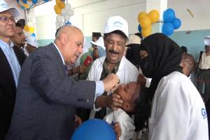 مدير عام الصحة بعدن يدشن الجولة الثانية  لحملة التحصين ضد شلل الأطفال