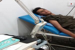 مناشدة عاجلة لإنقاذ حياة شاب مريض بالشلل الرعاشي في مستشفى النور بعدن