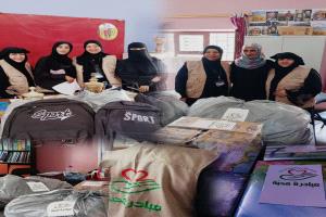 ضمن توزيع الحقائب المدرسية.. مبادرة "محبة" تزور مدرستي إدريس حنبل ونشوان بعدن