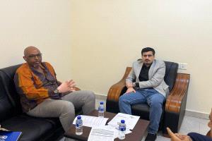 بن عفرار وحرسي يبحثان في عدن سبل تعزيز التنسيق الإنساني والاستجابة الطارئة للكوارث