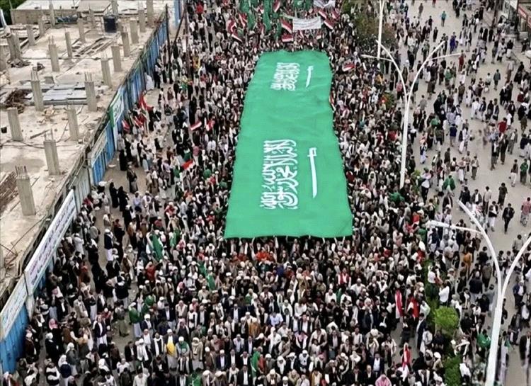 ​في رسالة وفاء شعبية.. احتشاد جماهيري كبير في المكلا وسيئون دعمًا ووفاءً للسعودية