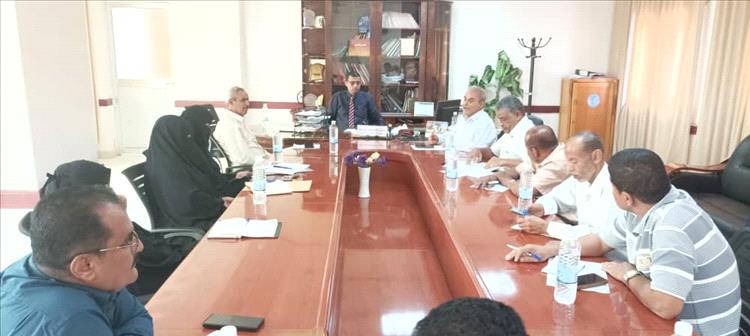 مدير عام صحة لحج يعقد اجتماعا لمدراء البرامج الصحية ويقف أمام تفعيل وتطوير أداء العمل الصحي بالمحافظة